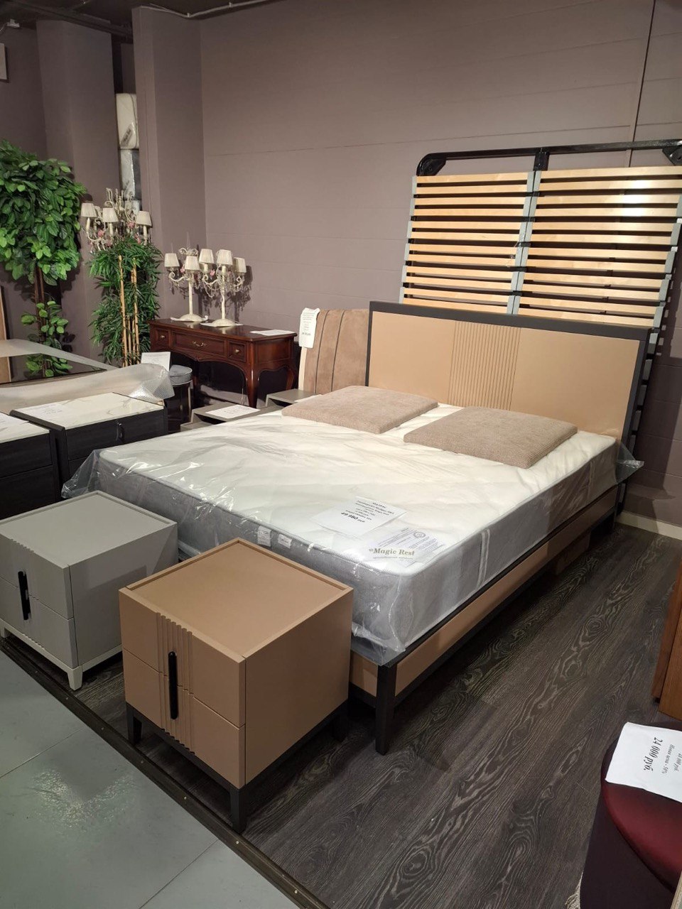MEBELGROUP MEYSON Кровать 160*200  MEBELGROUP